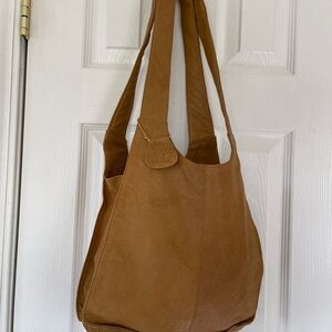 Chic Tan Leather Shoulder Bag